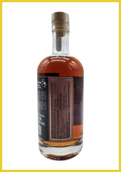 bottiglia di BOTTARUM 2024 rum artigianale 100% italiano da puro succo di canna da zucchero 
